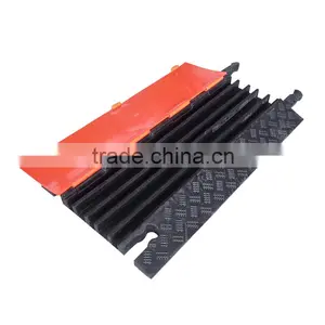 Lower Factoty Price 915*550*53mm Soft Flexible Heavy Duty 5 Channels Rubber Cable Cover Protection thumbnail-3