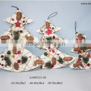 Christmas Tree Decorated With Pinecone thumbnail-1