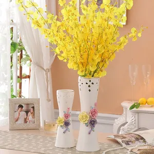 Chinese Fresh White Red Rose Hollow Out Gilded Hand Made Ceramic Vase For Wedding Gift thumbnail-4