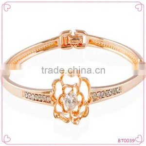 2016 Stylish Good Quality High-end Elegant Jewelry Hollow Out Flower Bracelet for Women thumbnail-1