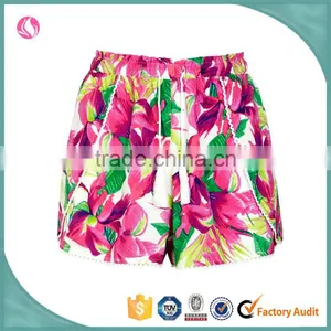Wholesale 4 Way Stretch Women Tropical Floral Print Board Shorts Beach Shorts thumbnail-1