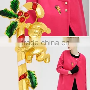 Gold Plated X'mas Little Boy Hugging Candy Cane Brooch thumbnail-3