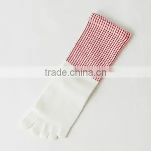 Best Socks Manufacturer Japanese OEM Design Red Black Stripes Pure Cotton Knitting Women Toe Socks thumbnail-3