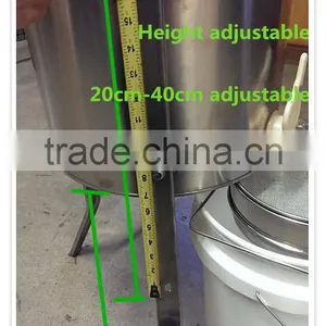 Adjustable Legs Height 2/3/4/6 Frames Manual Honey Extractor thumbnail-5