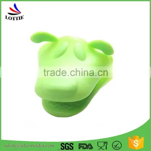 Hot Selling FDA Grade Heat Insulation Eco-friendly Non-stick Kitchenware Silicone Oven Mitt thumbnail-1