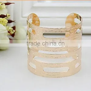 Fashion Iron Gold Hollow Bangle Cuff Bracelet for Women thumbnail-1