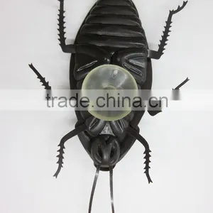 Kid Jumbo Plastic Cockroach Trick Toy thumbnail-5