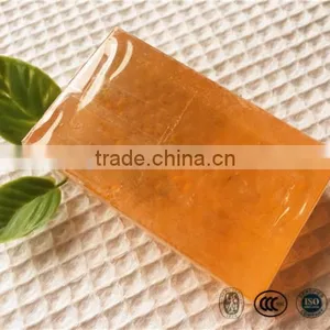 Daily Moisturizing and Whitening Soap With Honey Essence thumbnail-3
