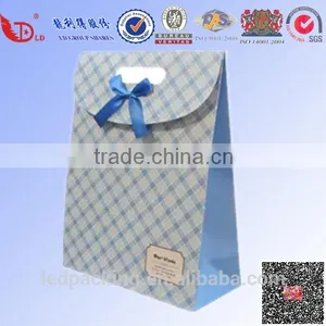 Fashionable and Customized Foldable Paper Gift Bag thumbnail-2