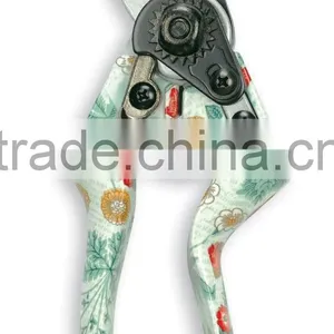 Secateurs in Daisy Print thumbnail-1