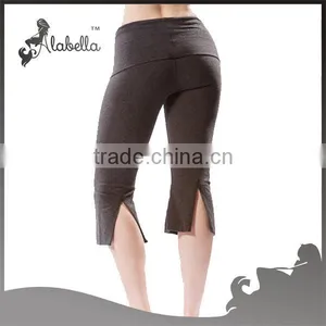 Contour Rolldown V Slit Capri Small Flare at Lower Calf thumbnail-3