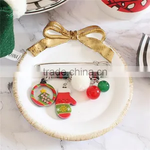 Resin Pin Brooches Glove Christmas Tree Silver Tone Multicolor Red Rhinestone Bulk Brooch thumbnail-1