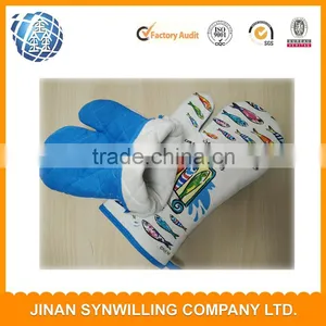 Christmas Gifts Printing Baking Gloves Set Microwave Mitts thumbnail-1