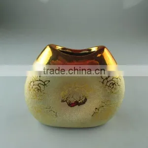 Beautiul Golden Porcelain Type Vase With Flower Design thumbnail-1