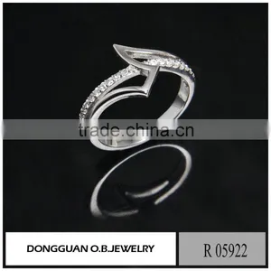 Handmade Ladies Ring Jewelry Display Low Price Imitation White Gold Ring thumbnail-5