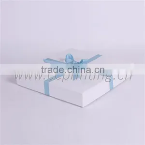 White Engagement Paper Gift Box Packaging Box With Blue Ribbon thumbnail-5