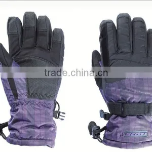 2015 Fashion Useful Thinsulate Ski Gloves thumbnail-3
