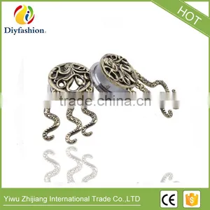 Fashion Stainless Steel Octopus Pendant Ear Plug thumbnail-5