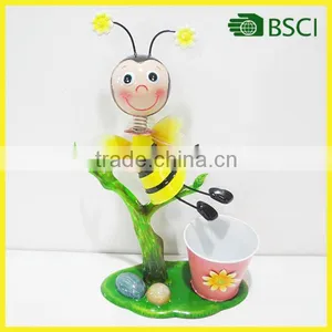 Metal Flying Garden Bee With Flower Pot thumbnail-1