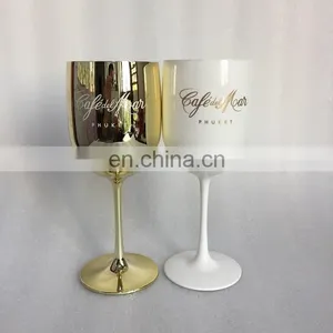 Champagne Moet Chandon Golden Goblets thumbnail-1