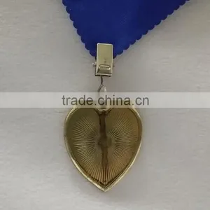 Bronze Metal Alloy Heart Shape Tablecloth Weight Clip thumbnail-1