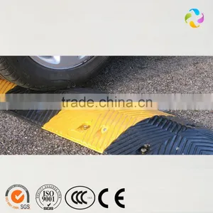 Effectively Traffic Calming Reflective Rubber Speed Bump thumbnail-4