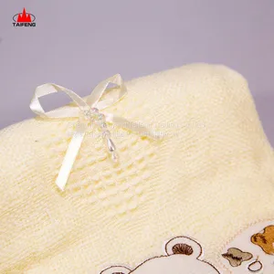 OEM Design Fancy Felt One Side Imitated Cotton Europe Baby Shawl Fleece Blanket thumbnail-3