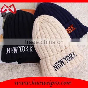 Custom Plain Beanie Cheap Knitted Beanie Black and White Letters thumbnail-1