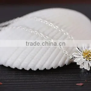 Sterling Silver Lovely Daisy Flower Charm Chain Pendant Necklace thumbnail-4