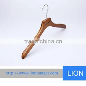 Lioncity W1050 Clothes Wooden Hanger thumbnail-1