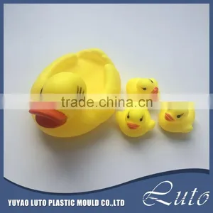 Family Ducks Floating Promotional Bath Toy thumbnail-1