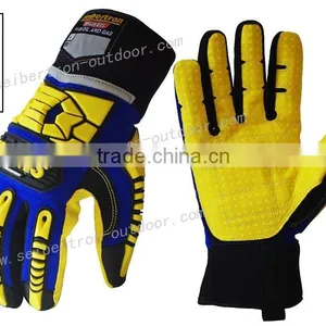 EN388 4242 Winter Cold Weather Breathable PVC Dots Anti Slip Hipora Insert Oil and Gas High Impact Safety Gloves thumbnail-1