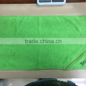 Super Sweat Absorbent Microfiber Gym Towel With Zip Pocket thumbnail-3