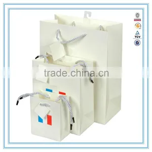 China Custom White Luxury Paper Bag & Brand Paper Bag Printing Logo With Handles thumbnail-5