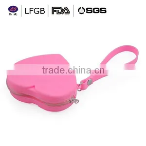 China Manufacturer Promotion Silicone Cheap Handbags Online / Lady Handbag in Heart Shape FDA / LFGB thumbnail-2