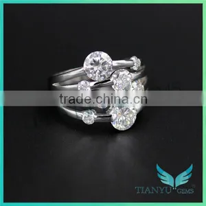 14 K White Gold Round Cut Moissanite Diamond Engagement Ring thumbnail-4