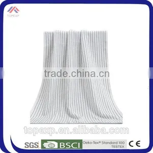 Light-Colored Bath Towel Striped Towel thumbnail-3