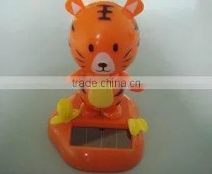 15010709 Wholesale Best Promotional Flip Flap Solar Toy Dancing Shaking Solar Toys for Car thumbnail-6