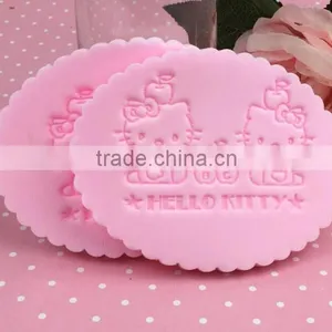 Latex-free Sponge Large Round Facial Powder Puff thumbnail-1