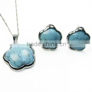 Fashion Design Pendant Necklace and Earring Set thumbnail-1