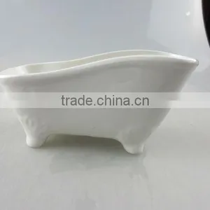 Stocked White Ceramic Boat-shaped Saucer Dish thumbnail-1