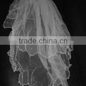 Lace Trim Wedding Veil thumbnail-1