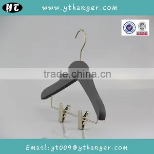 HA6879 Plastic Kids Clothes Hanger Baby Suits Hanger With Clips thumbnail-2