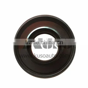 Rear Wheel Hub Outer Oil Seal for CWB520 RF8 Truck thumbnail-1