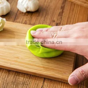 Cy287 New Creative Silicone Garlic Peeler Kitchen Gadget Roller Tool Kitchen Accessory Tool thumbnail-3