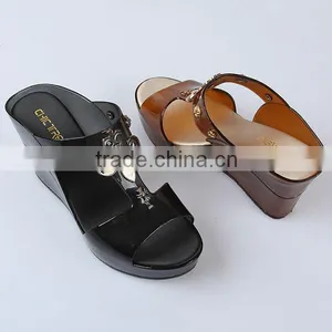Wholesale Transparent Jelly Cool Slippers Metal Decorative Slippers Wedge Plastic Slippers thumbnail-1