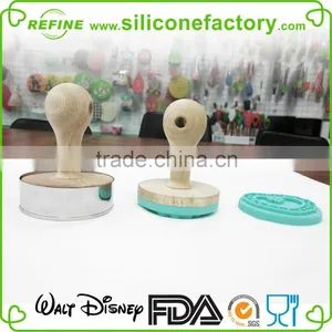 Popular Round Shape Wood Handle Giant Silicone Cookie Stamp thumbnail-3