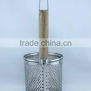 Stainless Steel Strainer With Wood Handle thumbnail-2