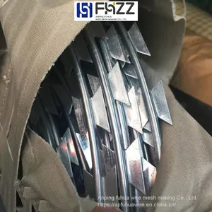 Hot Dipped Galvanized Razor Barbed Wire Fence for Borderline Epidemic Prevention and Isolation thumbnail-5