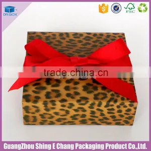 China Manufacturer Art Underwear Paper White Foldable Box With Black Colour Packaging thumbnail-4